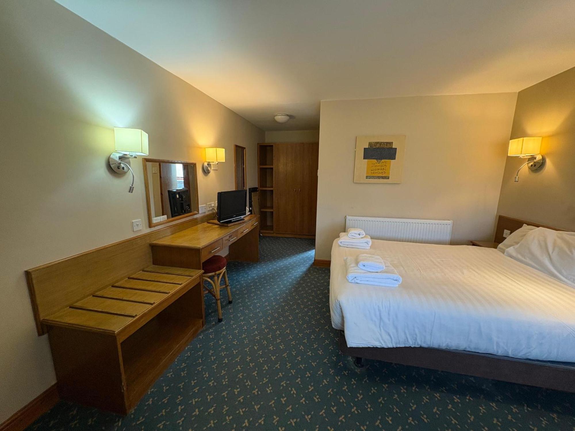 Tollgate Hotel & Leisure Stoke-on-Trent ภายนอก รูปภาพ